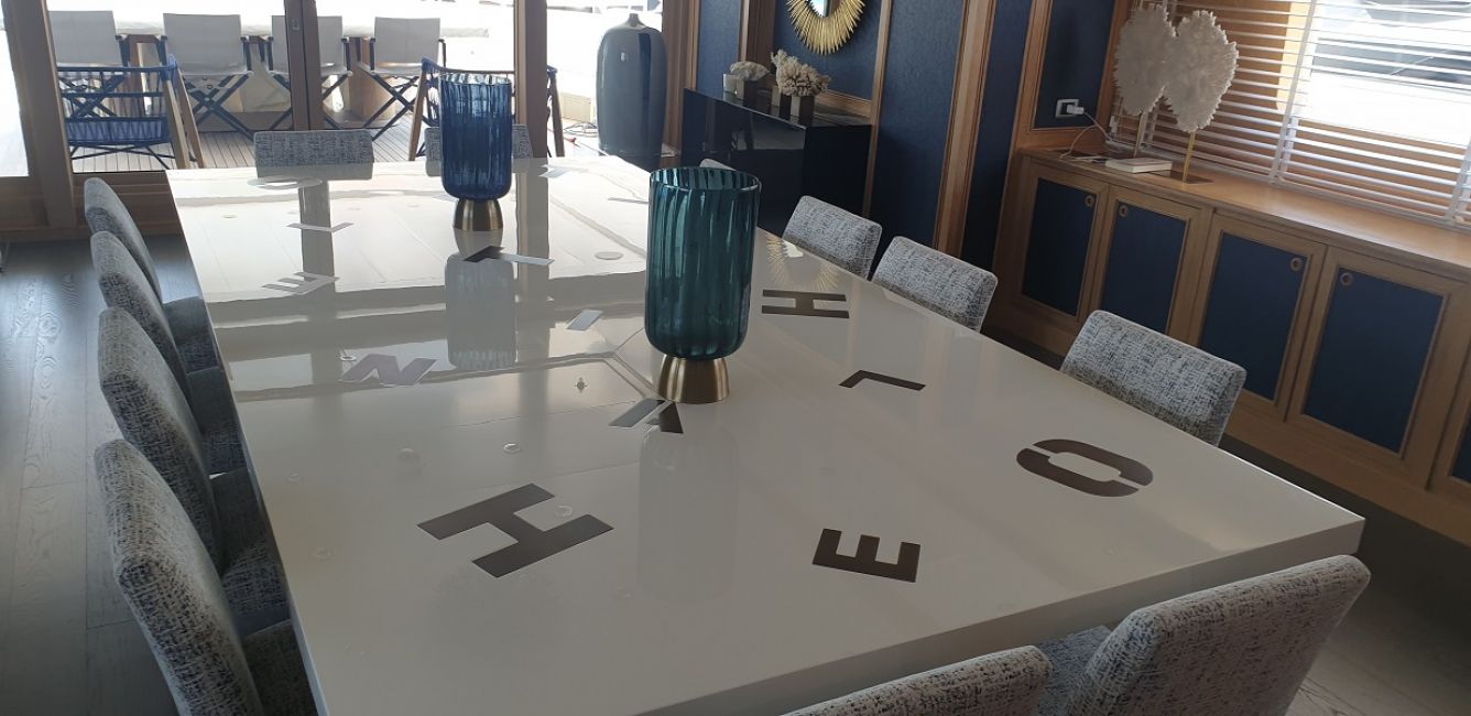 Τραπέζι γυαλιστερή λάκα MARINE